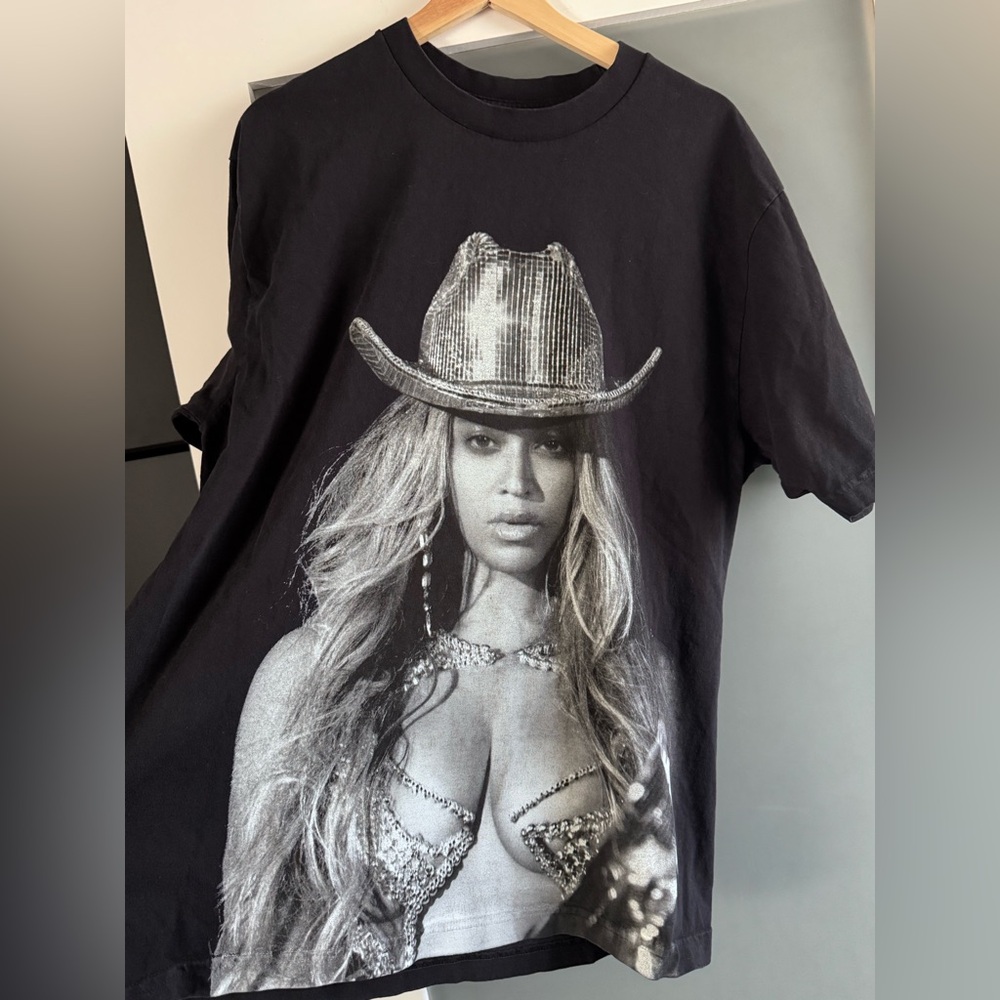 Beyonce Renaissance Tour Merch Black T-Shirt Tee Rhinestone Cowboy Hat Design L